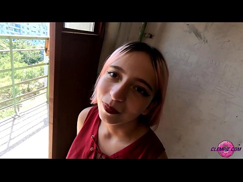 ❤️ Une étudiante sensuelle suce un étranger dans l'Outback - sperme sur son visage ️ Porno vk at us ❌